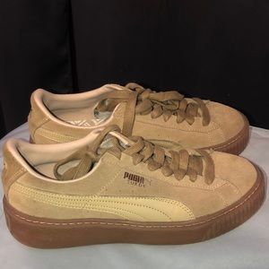 Suede Tan Pumas